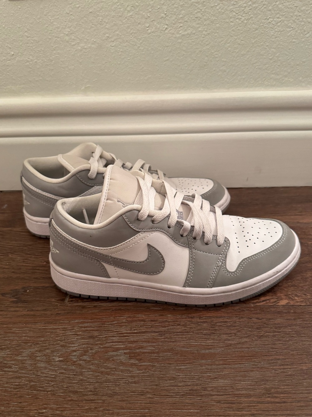 Jordan Low-Top Sneakers in White and Light Gray